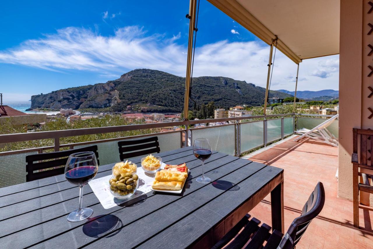 Casa Matilde - Appartamento Vista Mare - Con Posto Auto Finale Ligure Exterior foto